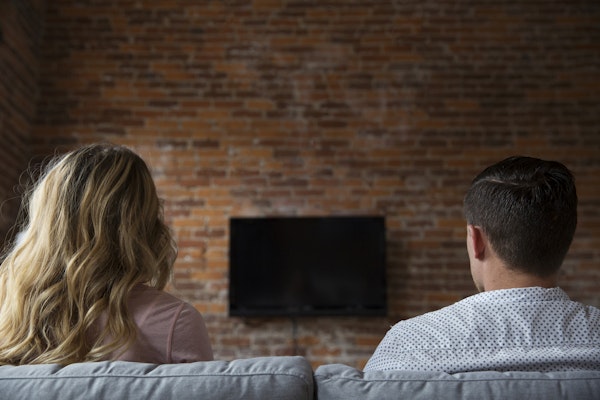 TV-Viewing Habits and the Happiness Gap Between Married and Unmarried Adults